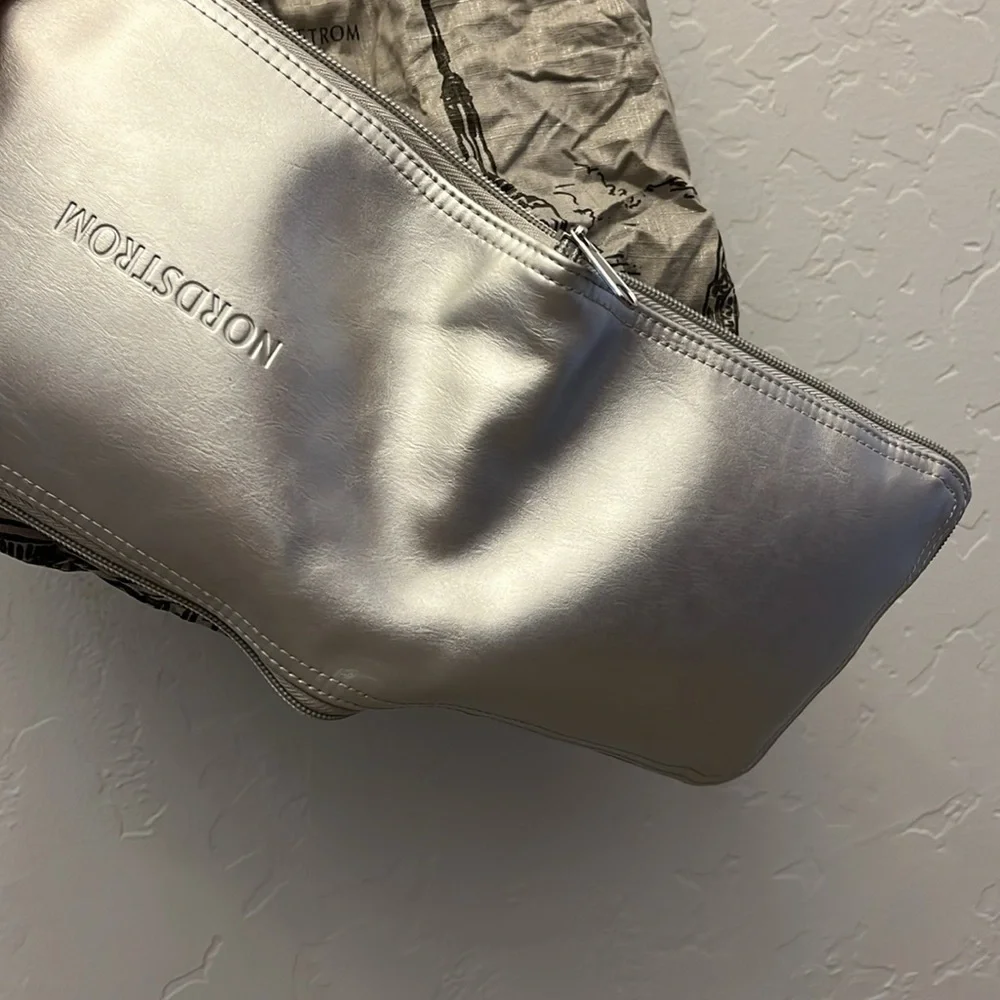 Nordstrom Tote Bag NWT Cityscape Silver Travel Fold Zip Up Packable Reusable